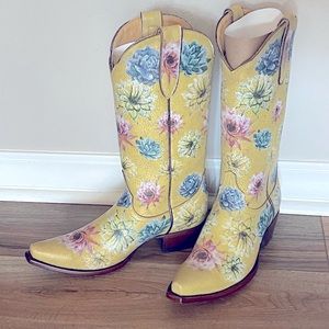 Old Gringo vintage floral pale yellow with crackle effect cowgirl boots 8.5 box